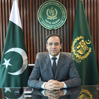 Umar Saif distributes Rs 825m to IT companies