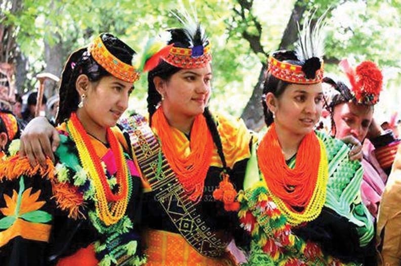 Tourists throng Scenic valley of ‘Kalash’ to enjoy week-long Choimus festival