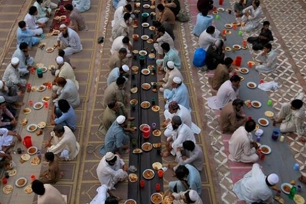 Residents gather for suhoor, celebrating Ramazan with family and friends