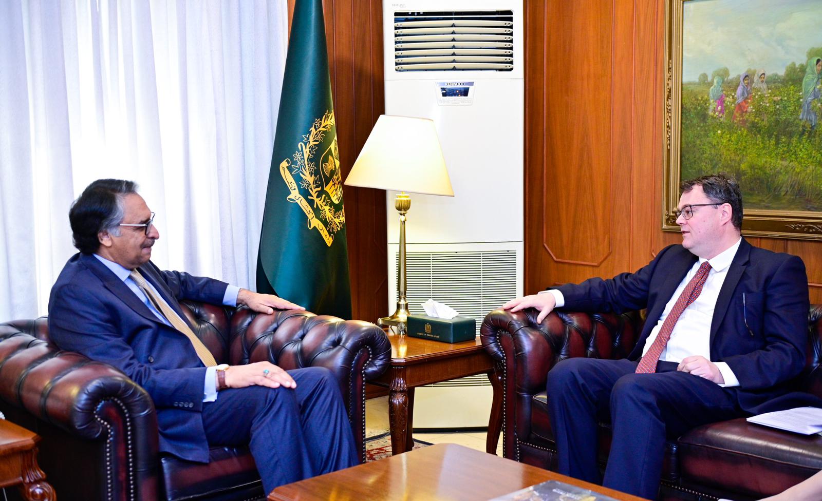 Caretaker FM holds separate meetings with Norwegian, Australian envoys