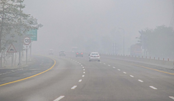 “Foggy freeway can be nightmare for travelers”, visibility plummeting across motorways