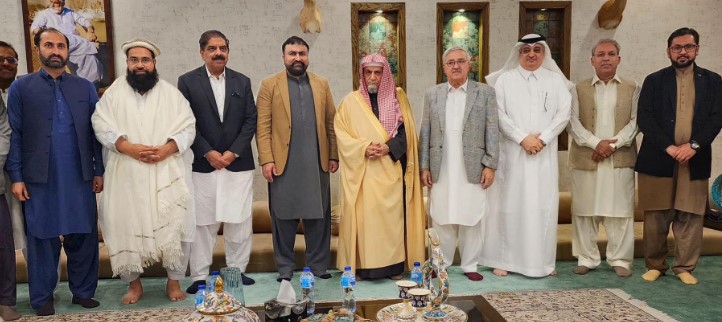 Interior Minister welcomes Imam Kaaba at his residence