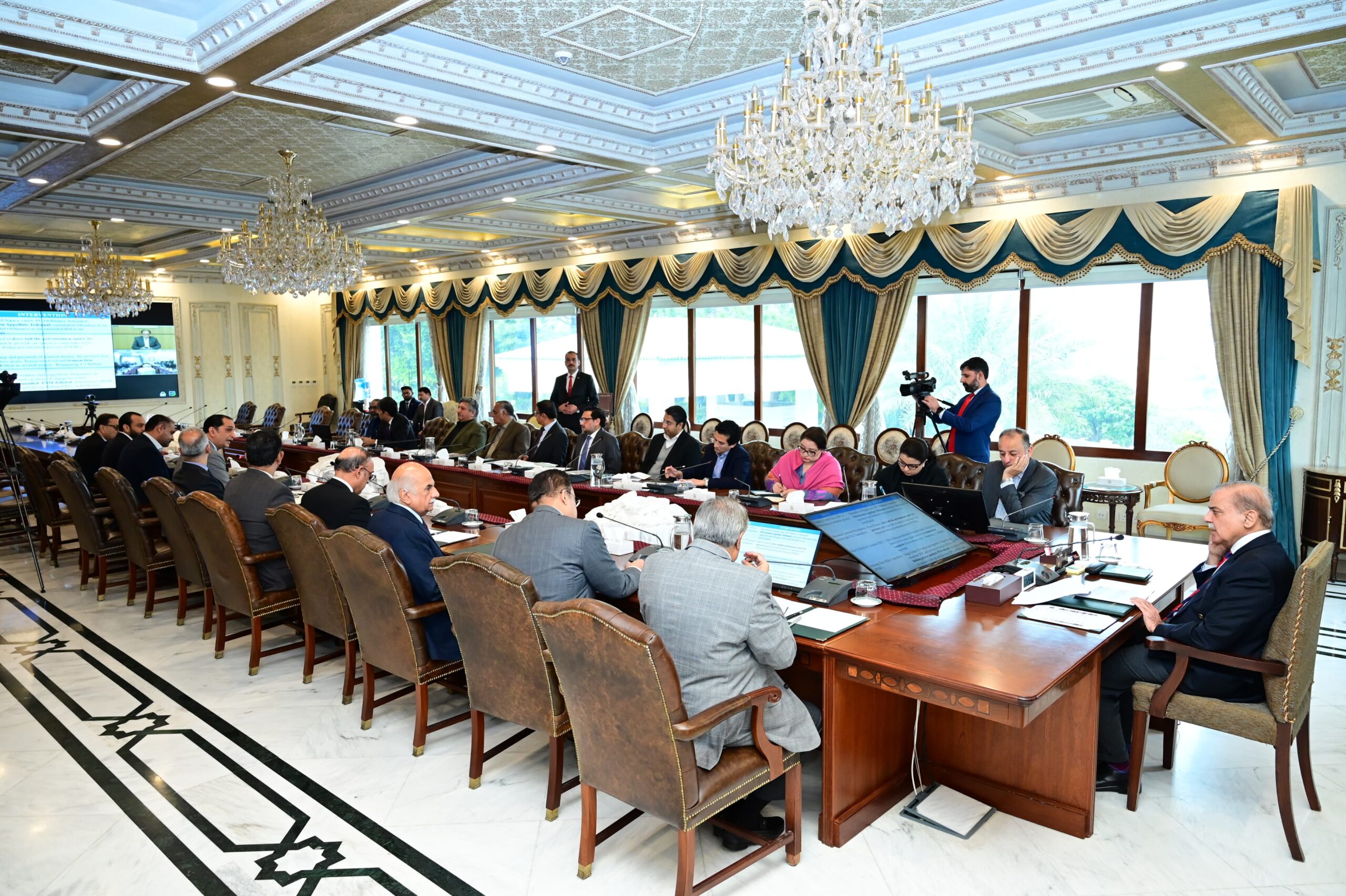 PM for removing hurdles to expedite privatisation process