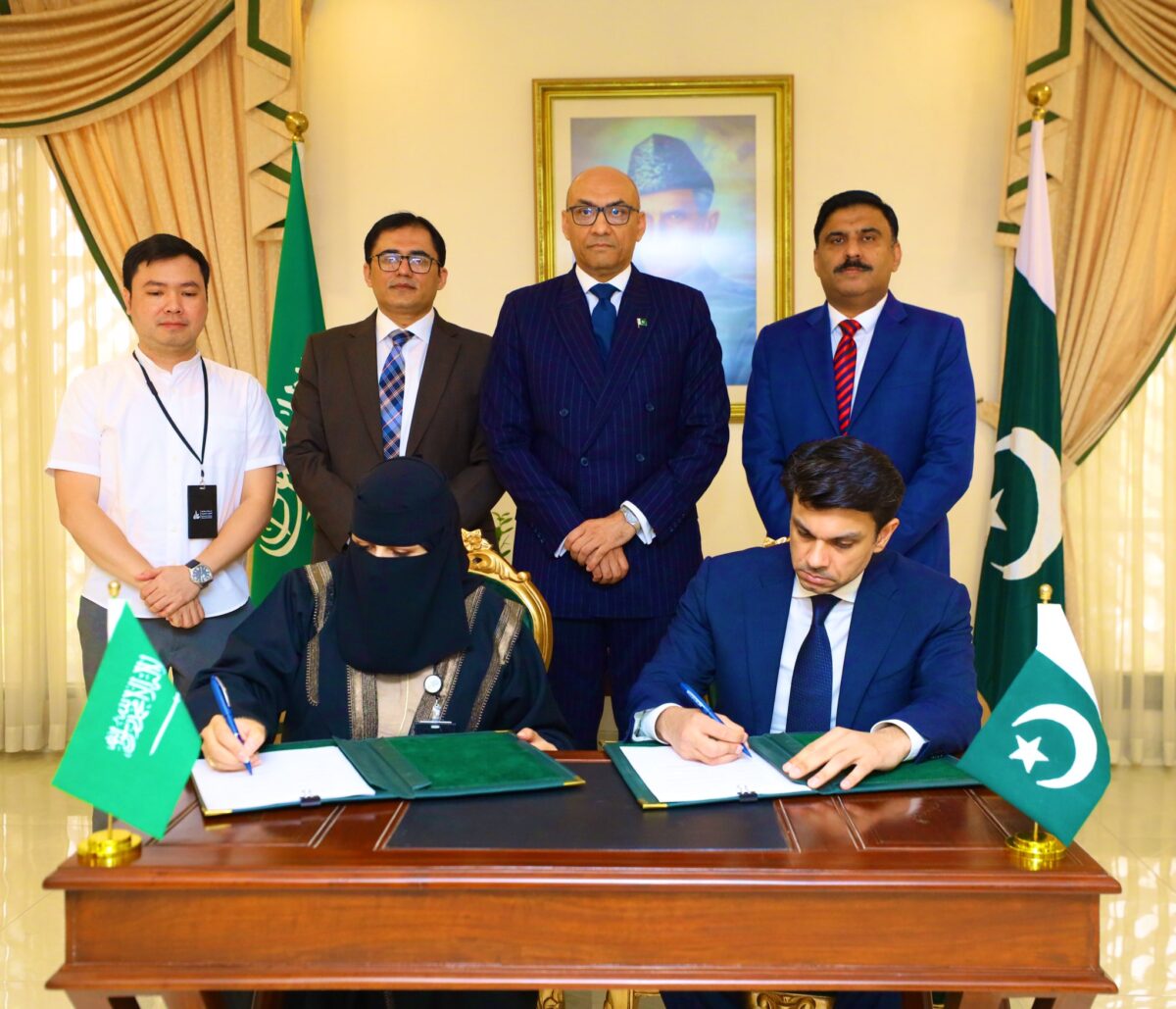 Overseas minister sings LoI with Saudi conglomerates to grab employment opportunities for Pakistanis