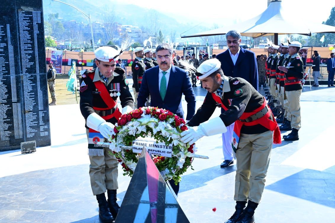 PM, COAS visit Muzaffarabad Monument, pay tribute to sacrifices of martyrs