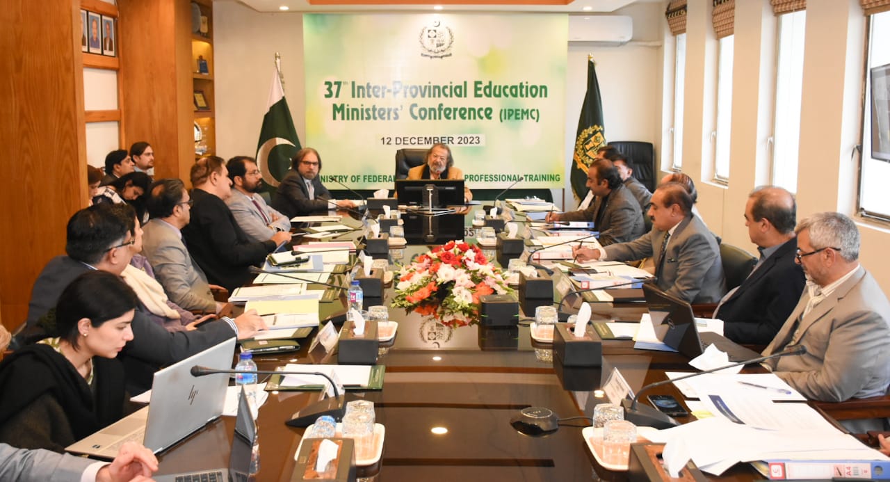 Education minister urges provinces to work with fed govt in resolving education sector problems