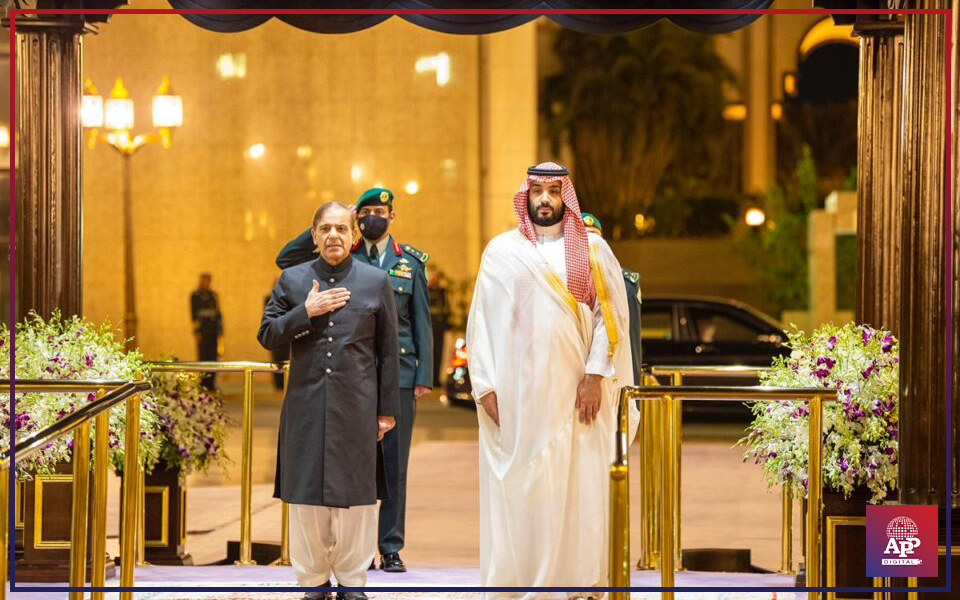 PM Shehbaz receives congratulatory phone call from Saudi crown prince