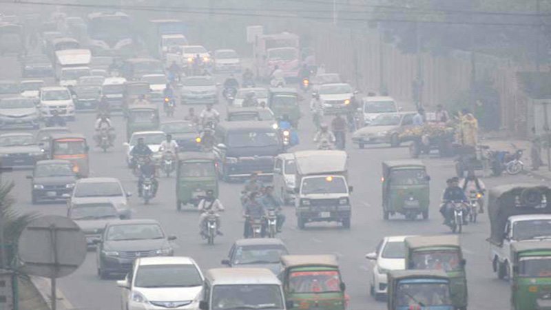 Heavy smog grips Bahawalpur