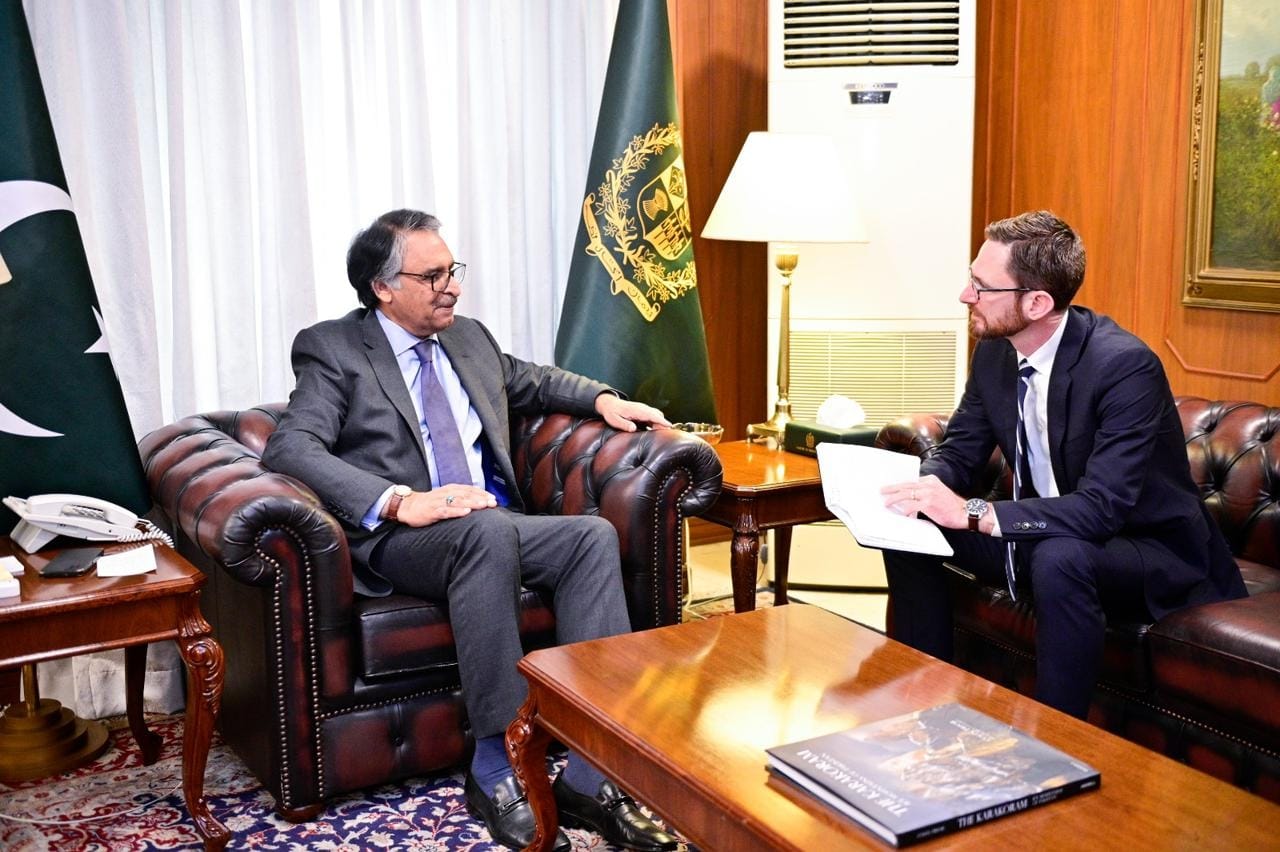 US special envoy on Afghanistan calls on FM Jilani