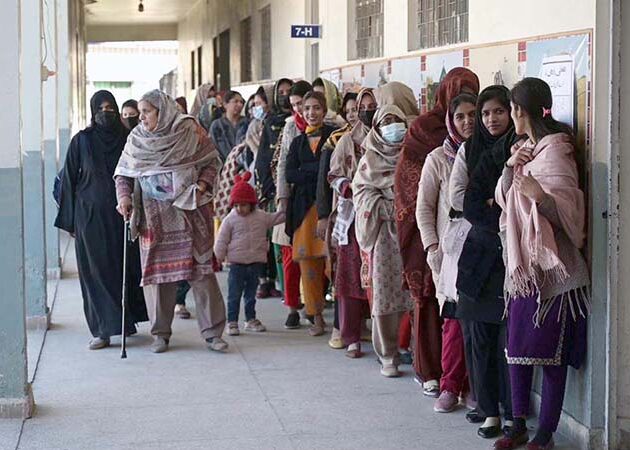 Women rush to polling stations in Multan