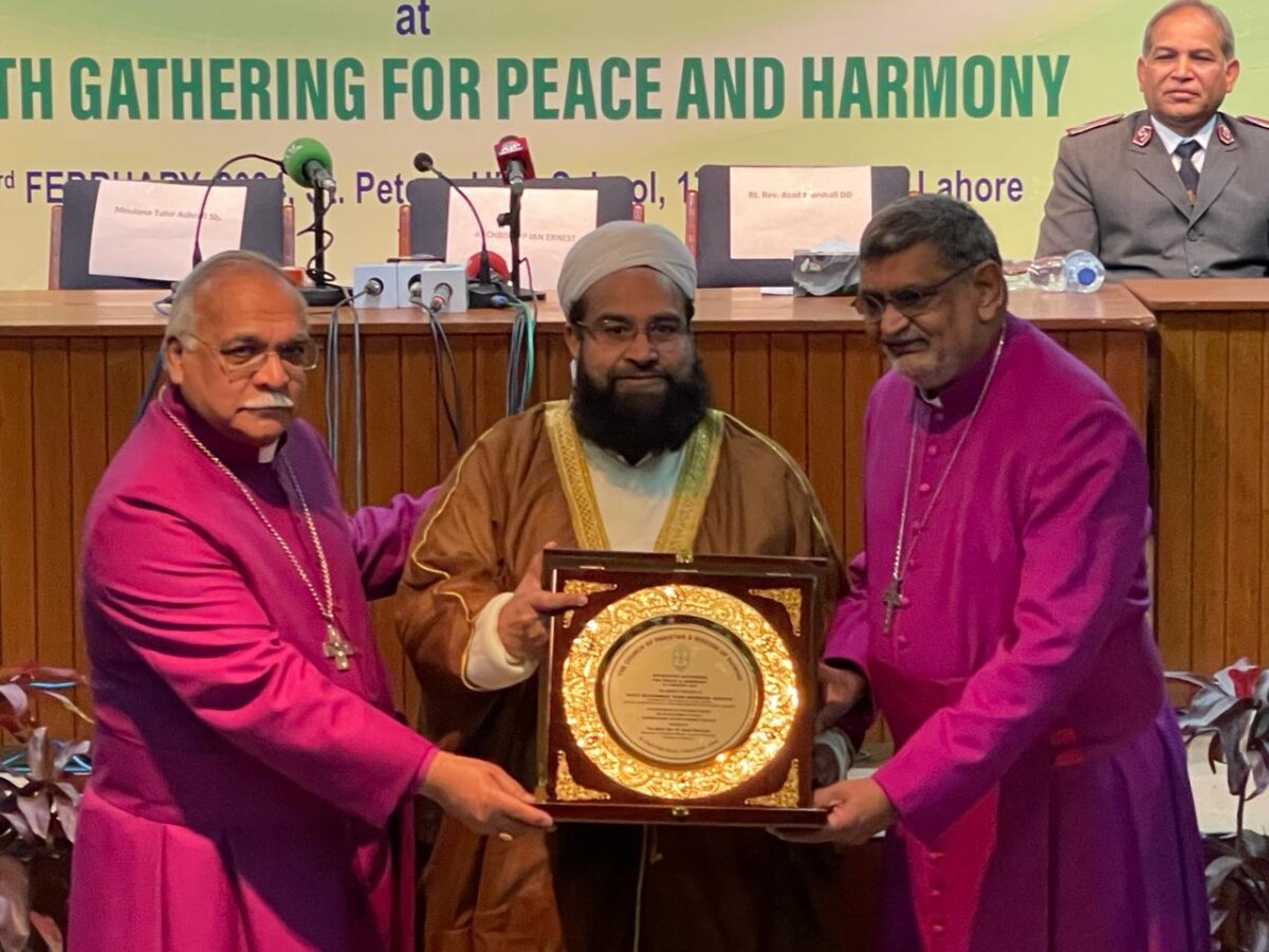 Ashrafi receives special award for promoting peace, inter-religious harmony