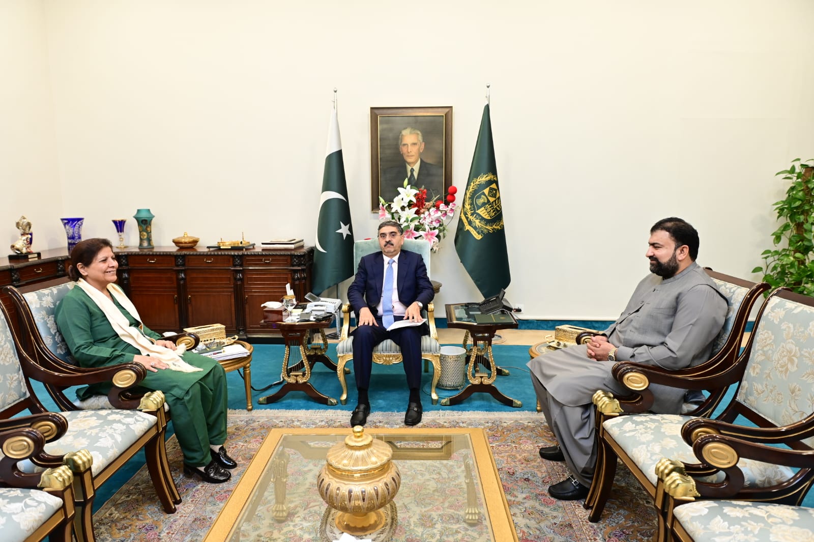 Finance minister calls on PM