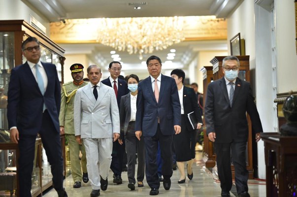 Chinese vice-premier accorded warm welcome at PM House