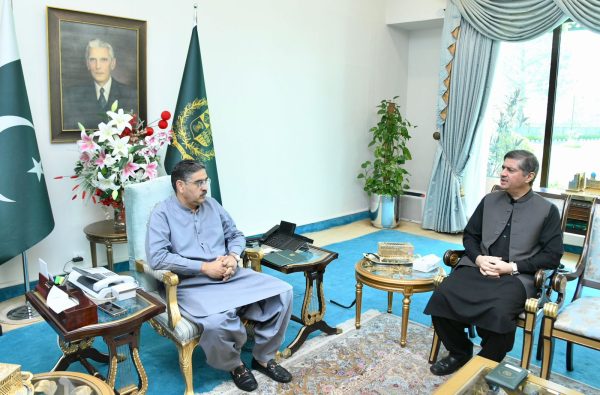 Chief Secretary Sindh calls on Caretaker PM