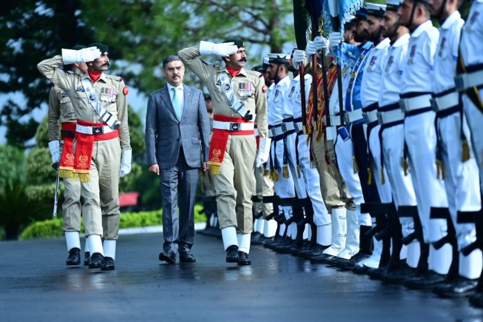 PM Kakar presented guard of honour