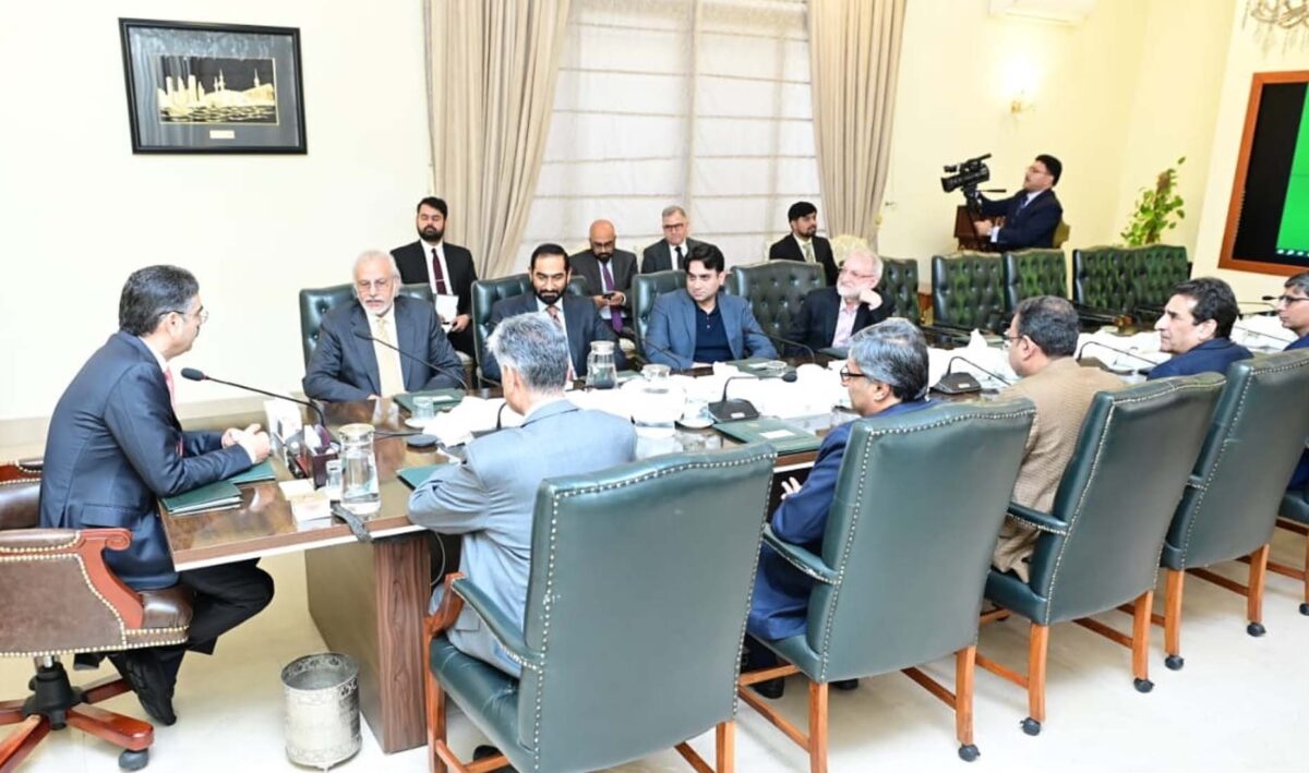 PM directs Information Ministry to resolve issue of advertisement dues