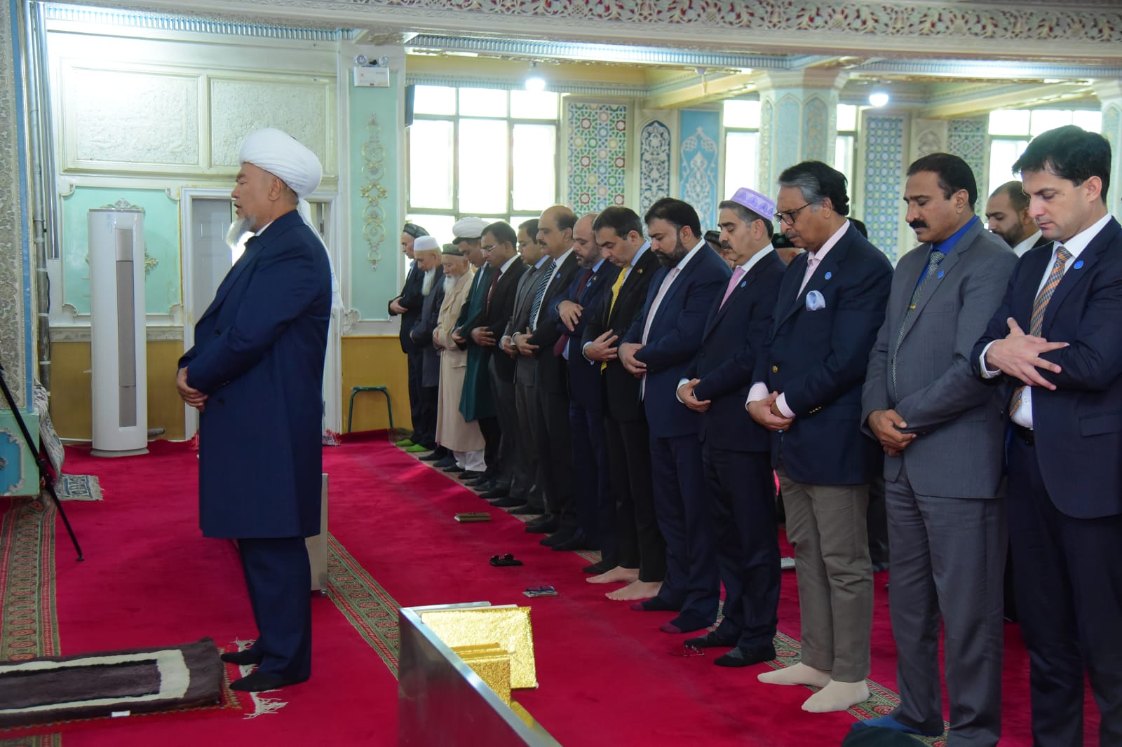 PM offers Friday prayer at Urumqi’s historic Grand Bazar Mosque