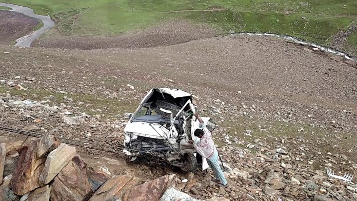 PM deeply grieved over death toll in Babusar Top accident