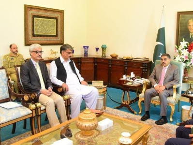 Pakistan to continue supporting Kashmiris till implementation of UNSC resolutions: PM