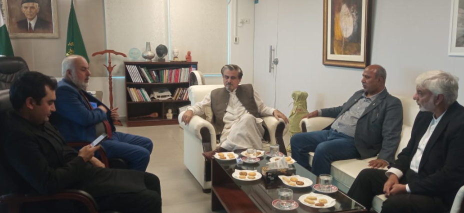 Prominent persons call on  Jamal Shah