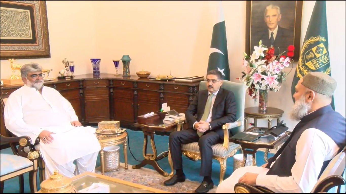 Jam Kamal calls on Caretaker PM Anwaar-ul-Haq Kakar