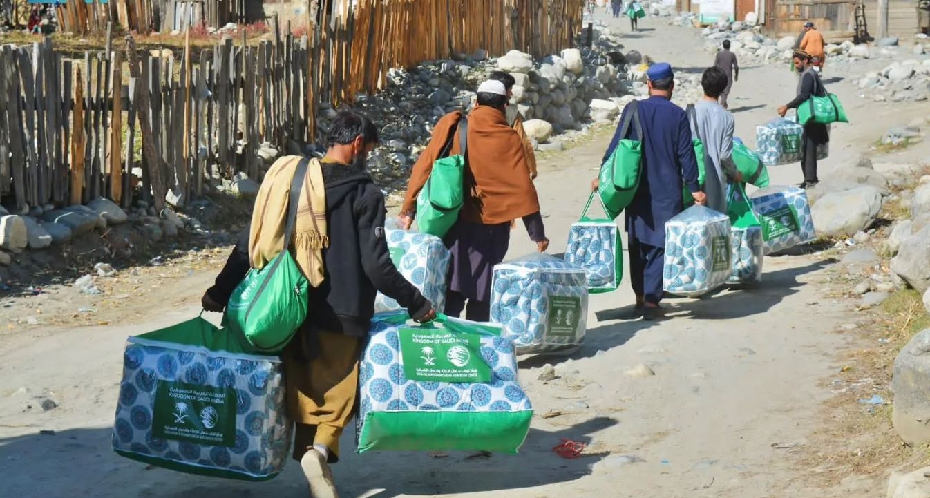 KSrelief distributes 1,130 shelter bags to victims of floods